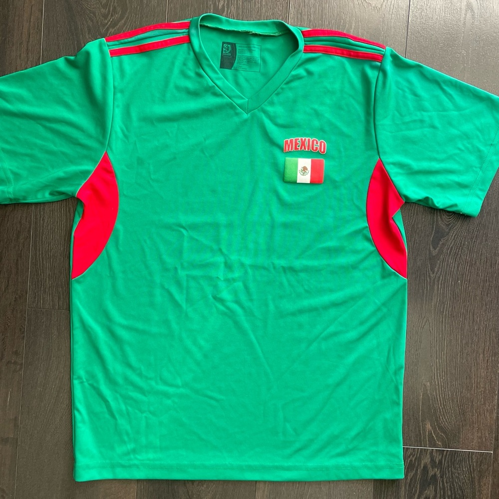 Team Mexico 🇲🇽 soccer fan jersey 
Sz. Medium